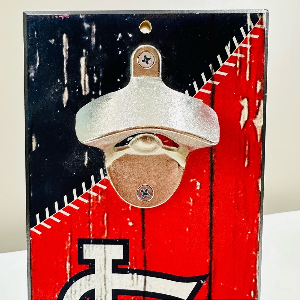 ST LOUIS CARDINALS WALL MOUNTED BOTTLE OPENER ⚾️ NWOT ⚾️ MLB DISTRESSED DECOR - Picture 3 of 4